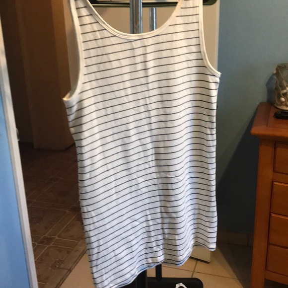 White and black tank top - Picture 3 of 3